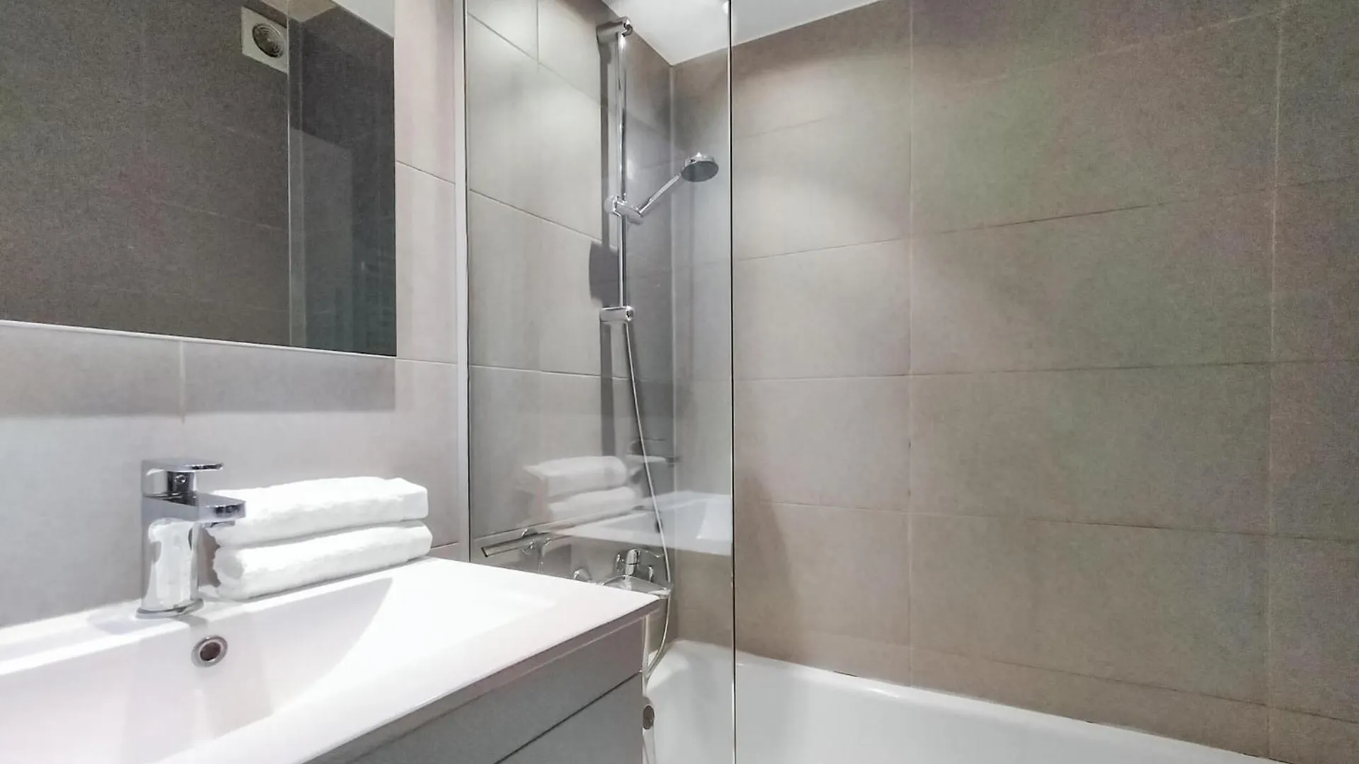 2 Bedroom Nice Apartment In Oostende 0*, Οστένδη